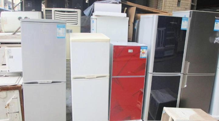 废旧冰箱不要卖掉放在家里,冰箱放在卧室里对人有什么影响