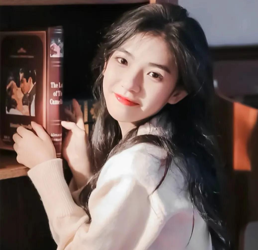 女头/他人眼睛狭长。你怎么看我，你就是什么形状