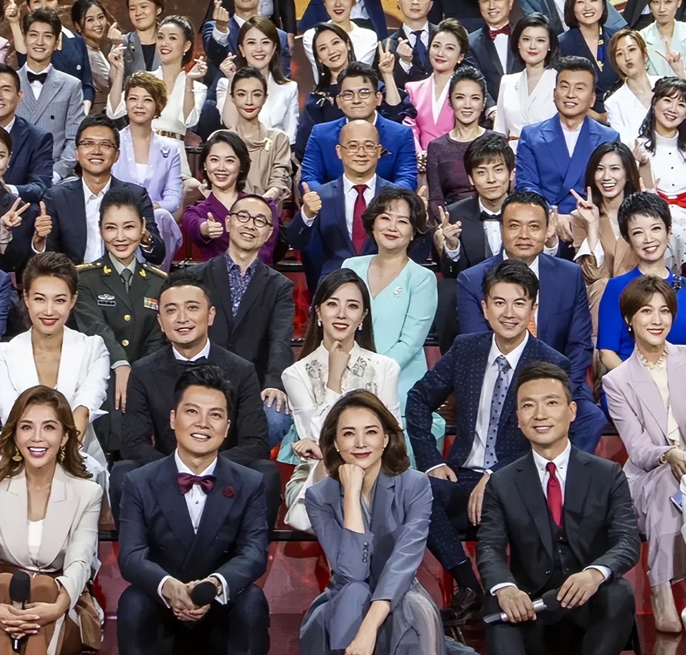 新任电台一姐战胜董卿李红,央视一姐颜值不输董卿李红