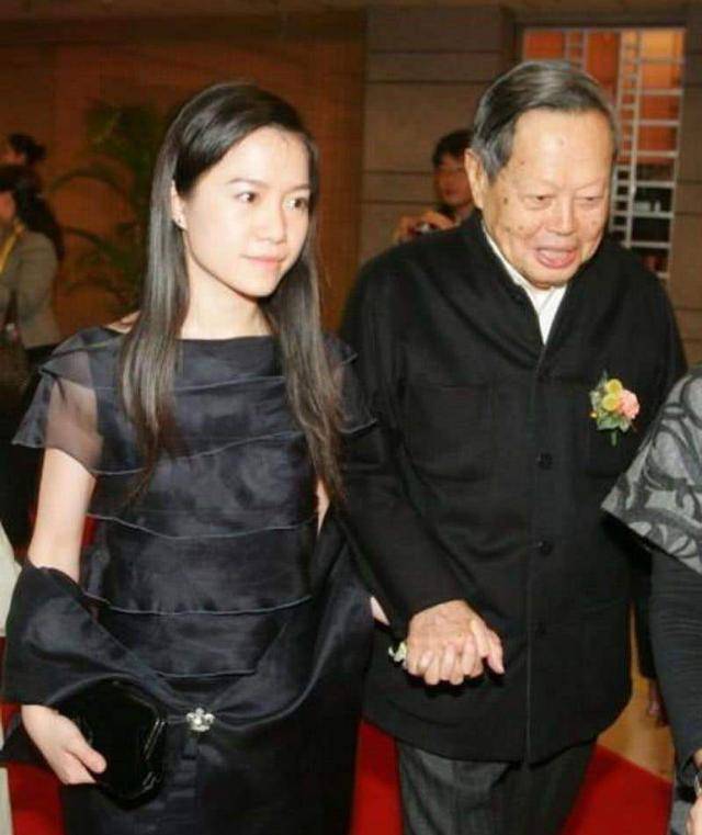 翁帆28岁嫁给82岁杨振宁的原因,杨振宁哪年娶的28岁翁帆
