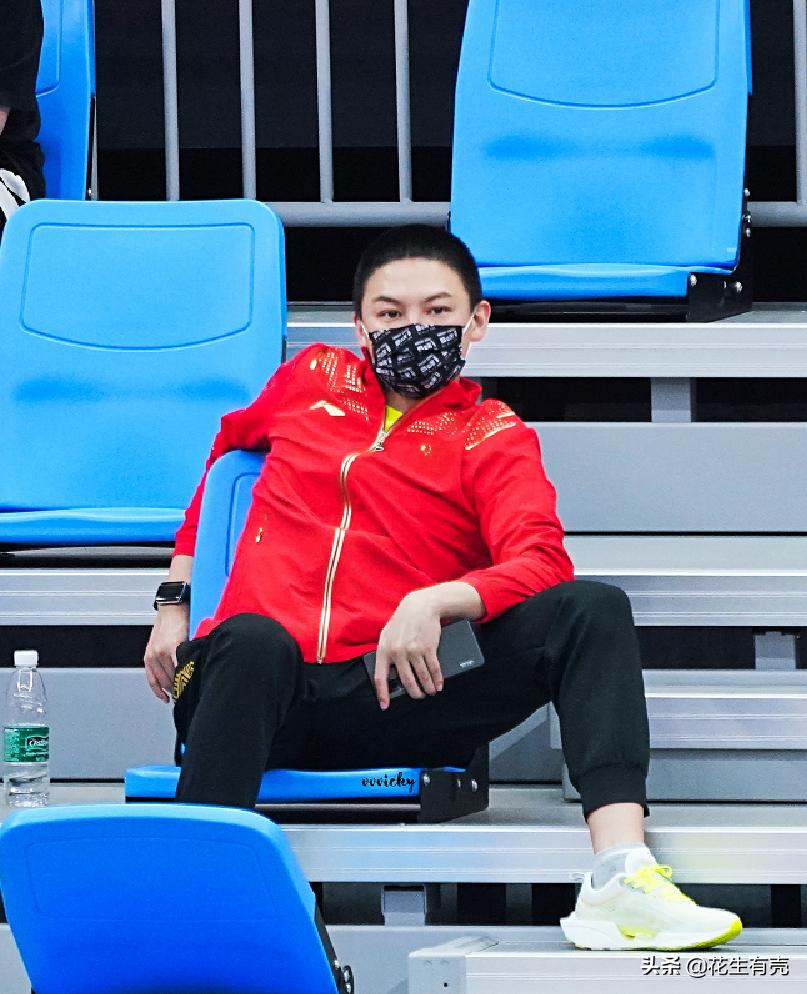 19年王楚钦看孙颖莎打球,陈玘刘国梁评价