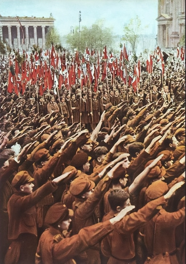 1933年希特勒上台和纳粹德国的崛起：纳粹主义对德国和全球的影响