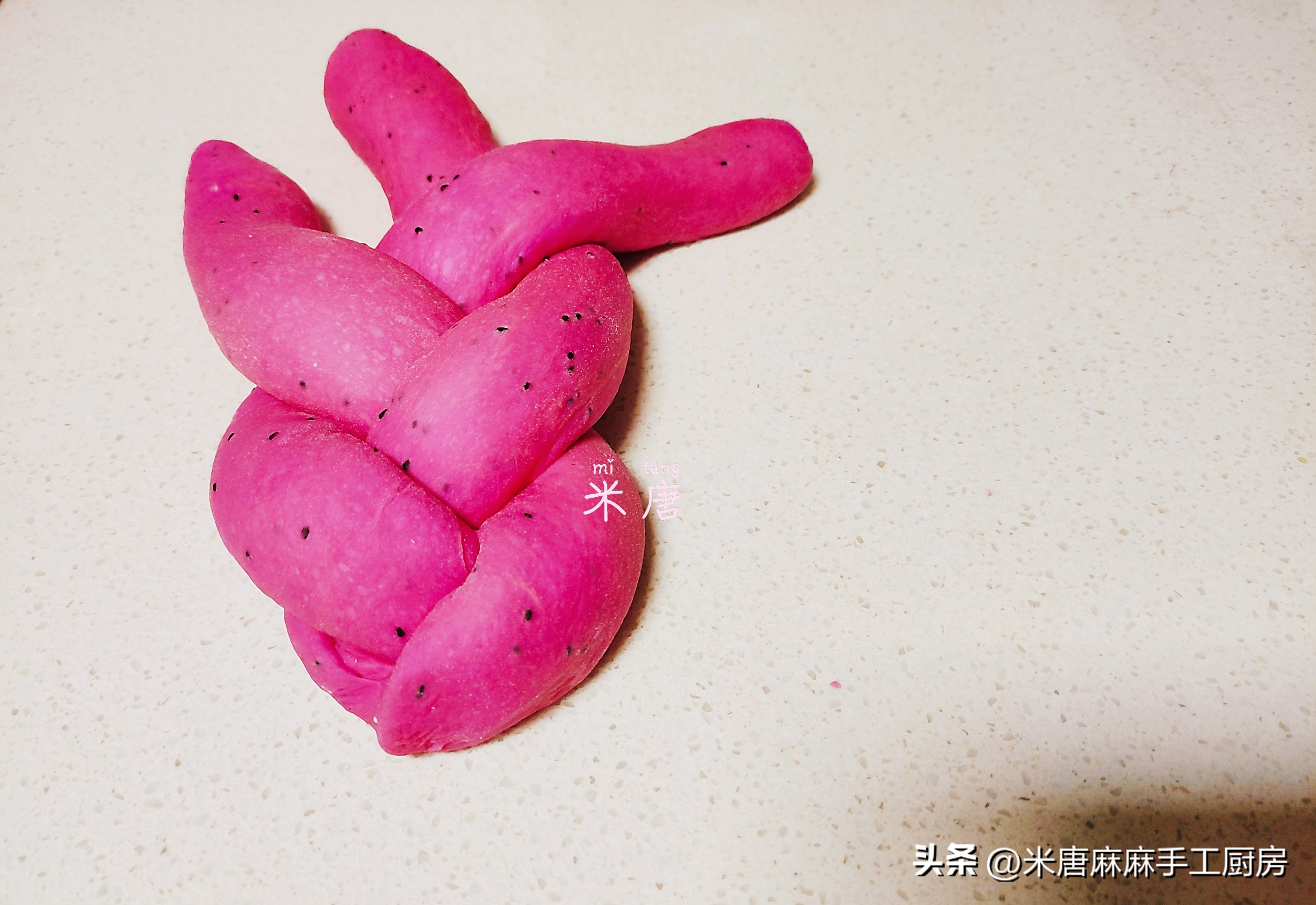 米唐麻麻玩转面团：#吐司日记#火龙果蔓越莓乳酪吐司