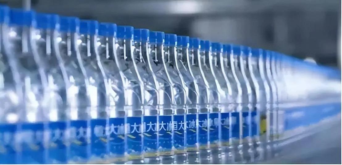 恒大冰泉，花60亿打广告亏了40亿元，无奈溃败离场