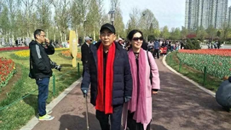 干尽傻事，却年入200亿！河北最“变态”超市，胖东来都服气