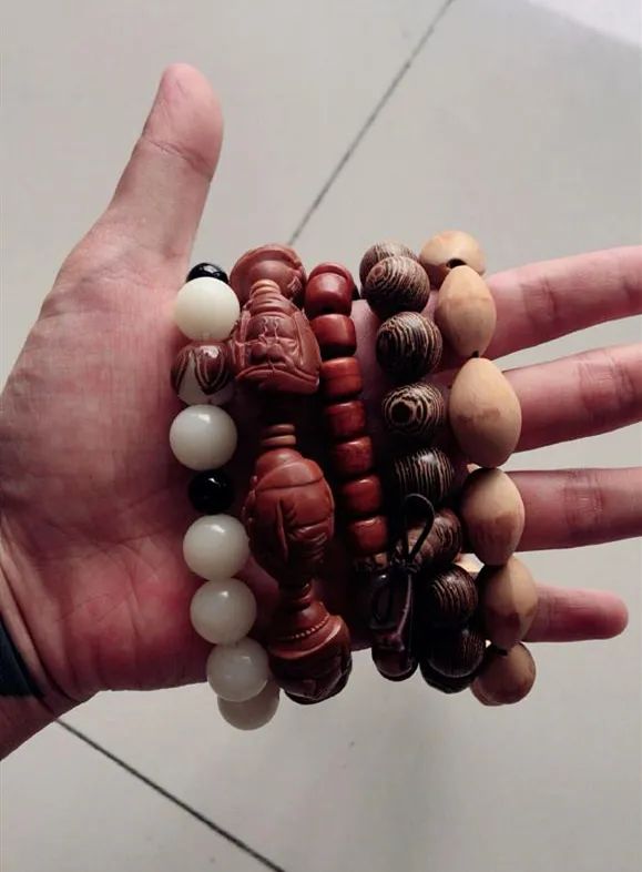 哪种手串更容易上包浆,手串包浆香味少