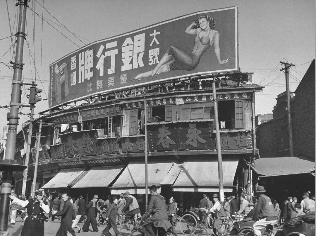 女子穿日军军服拍照被抓,女子身着日本侵华军装露脸