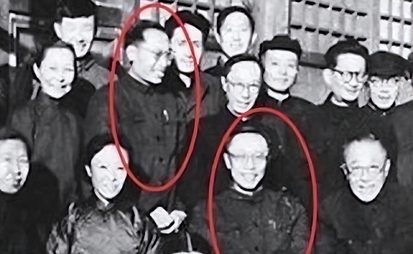 父亲和溥仪合照，又是正经的“皇亲国戚”，那英到底是何身份？