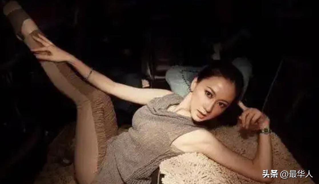 “人体模特”汤加丽：被父亲嫌弃，和丈夫离婚，46岁至今未婚