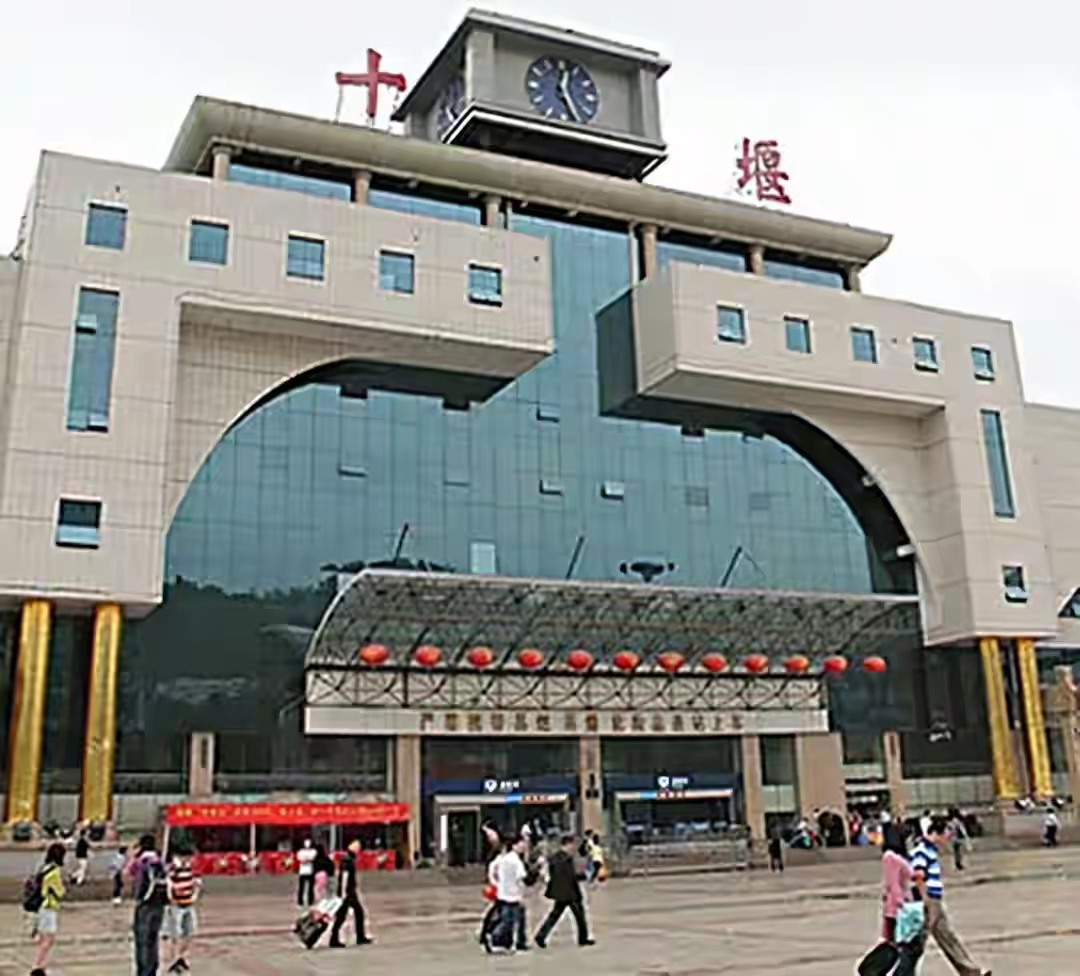 七旬老人特意从美国飞回，只为偿还31年前，欠下的五万“巨款”