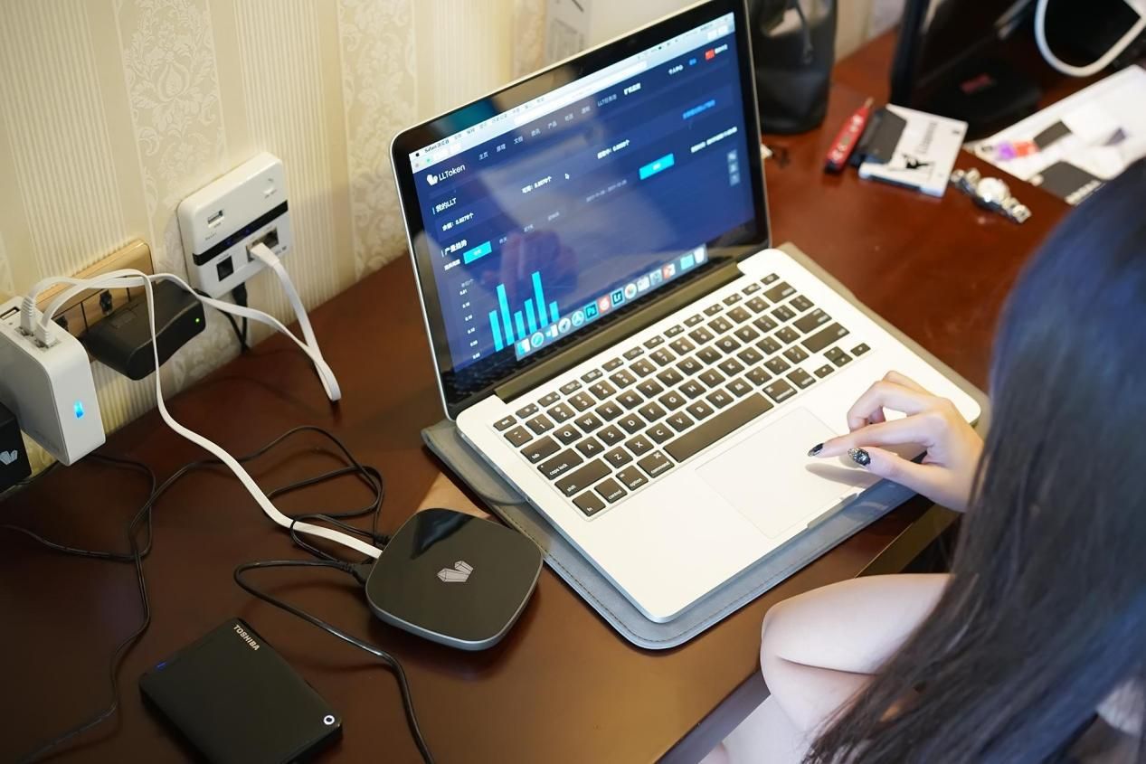 笔记本电脑哪个品牌的性能会好些,手机和笔记本电脑哪个体验更好