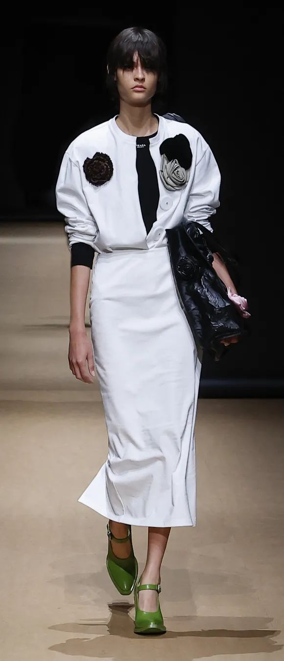 在Prada的戏梦中，以对立之境现原生之美