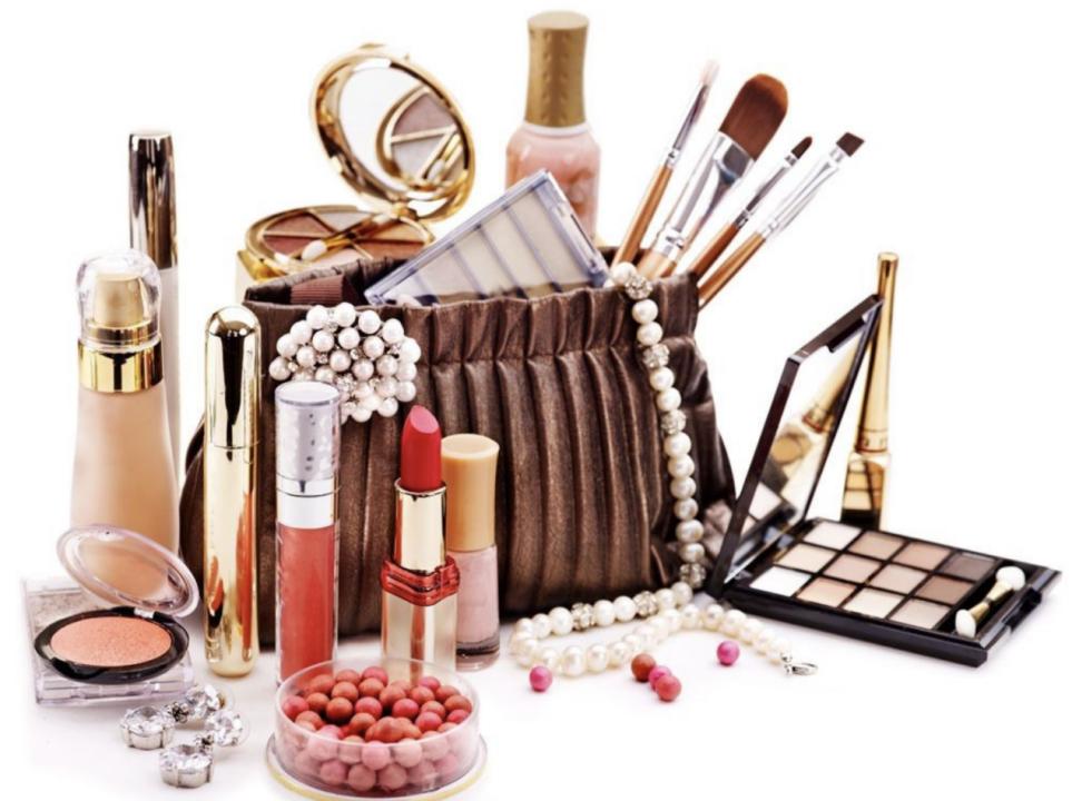 大量俄罗斯美女涌入东莞，身材高挑浓妆艳抹，她们靠什么谋生？