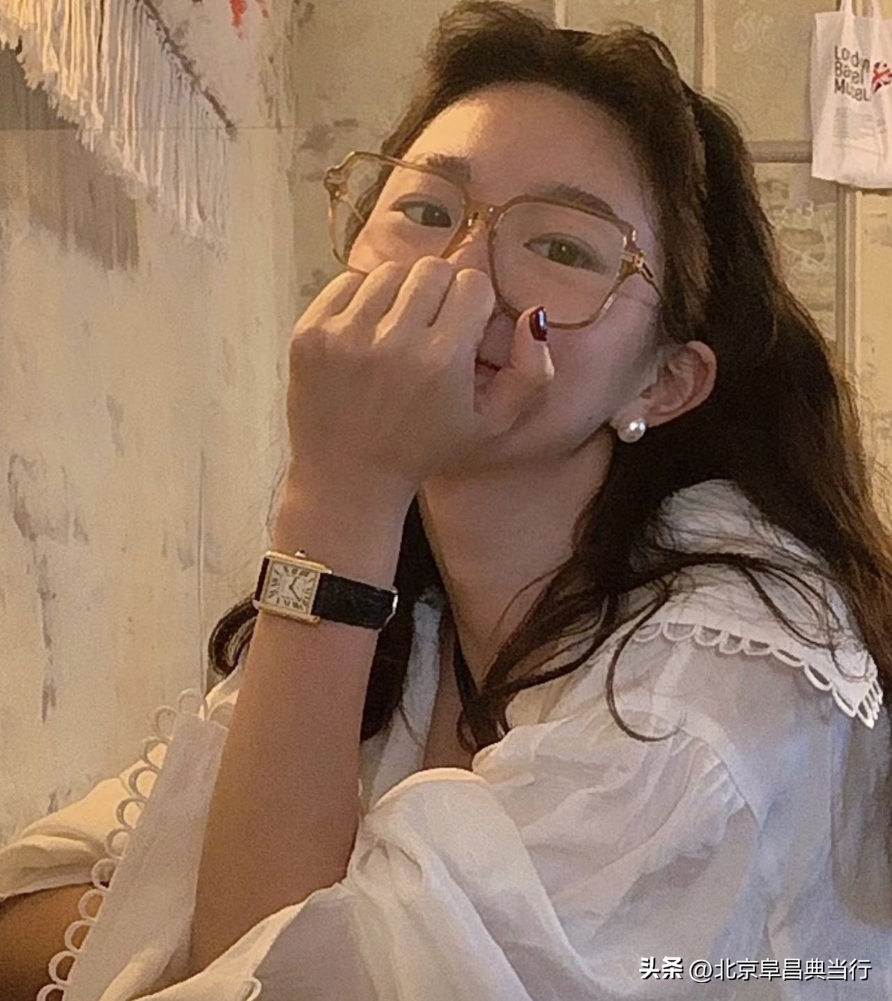 珍珠耳钉搭配什么衣服好看,珍珠耳钉一大一小根怎么戴