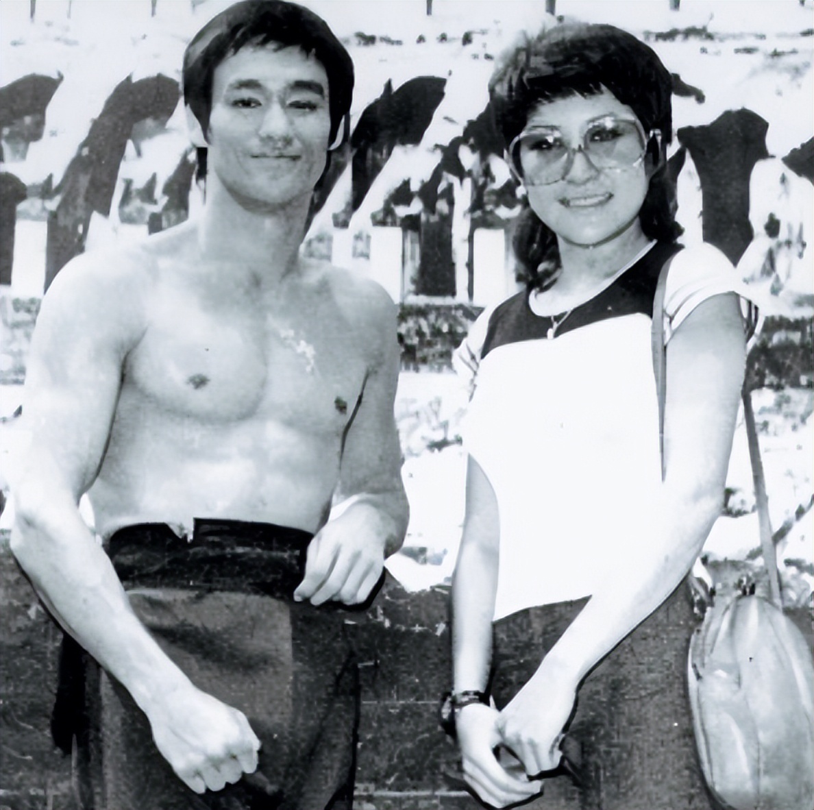 李小龙死因至今未解之谜,揭秘李小龙死亡谜团