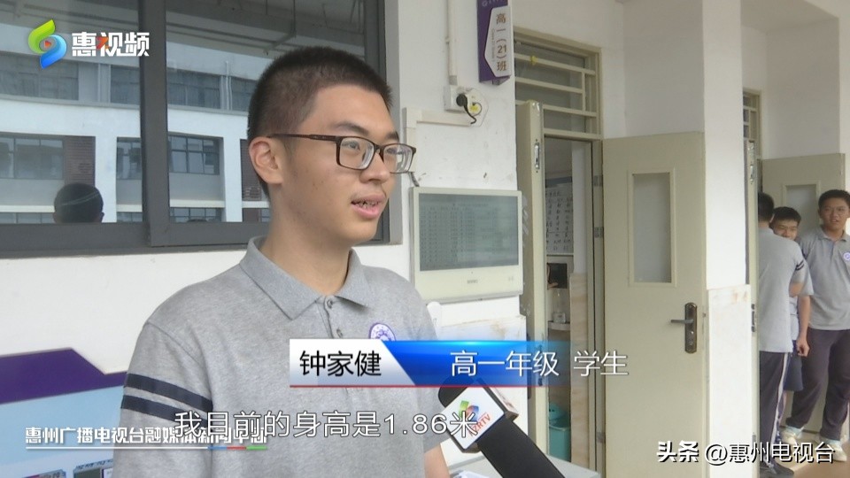 现在的高中生多高,记者问中学生有没有近视