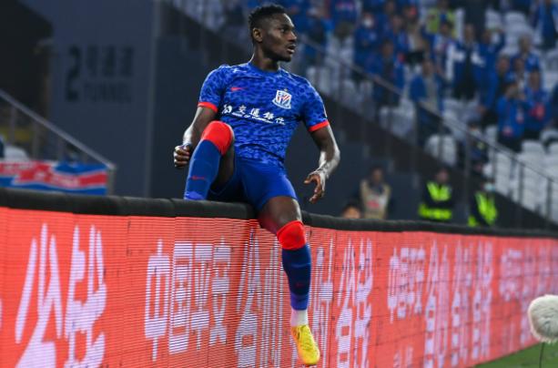 上海的天空是蓝色还是红色,上海的天空是蓝色的