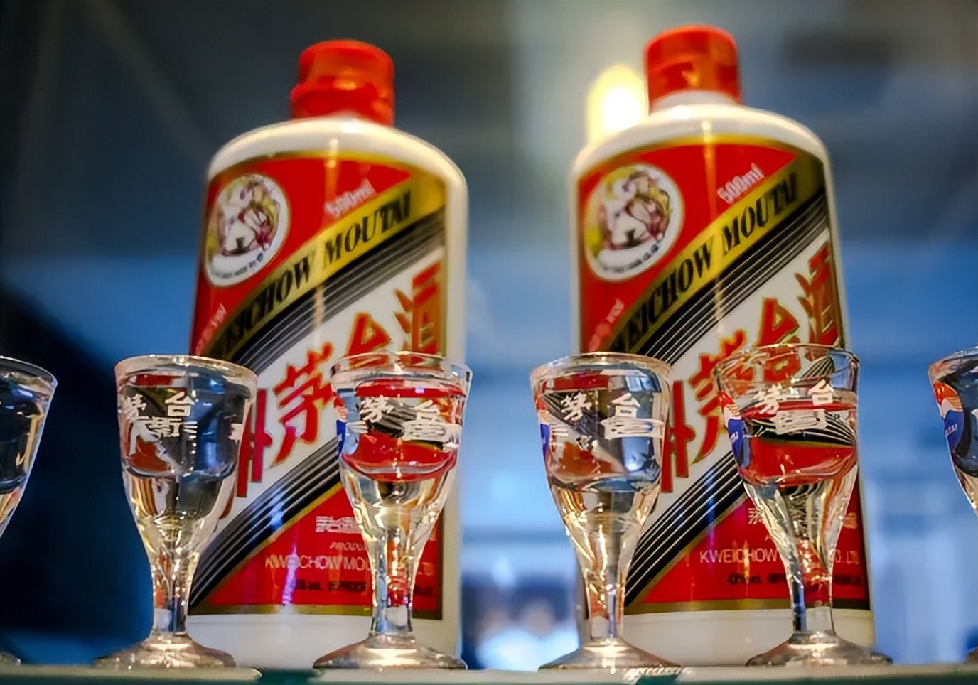 茅台送的小酒杯是几钱,茅台酒为何送个小酒杯