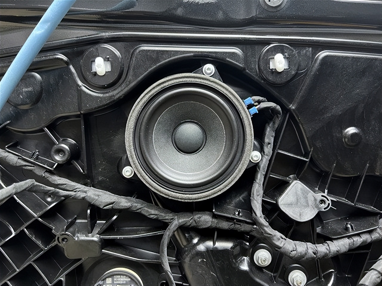 大白鲨隔音+诗芬尼音响：宝马525音质焕新，享受极致驾驶乐趣！