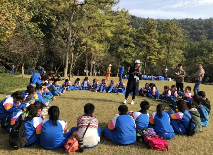 小学赴港研学5天收费近6000，家长吐槽“霸王条款”，教育局回应