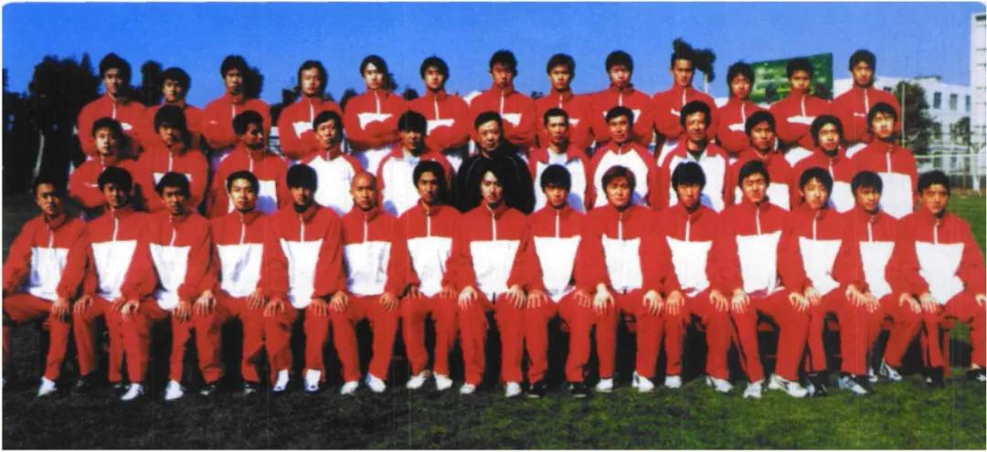 足球照片高清大图,原成都五牛足球队照片和名单