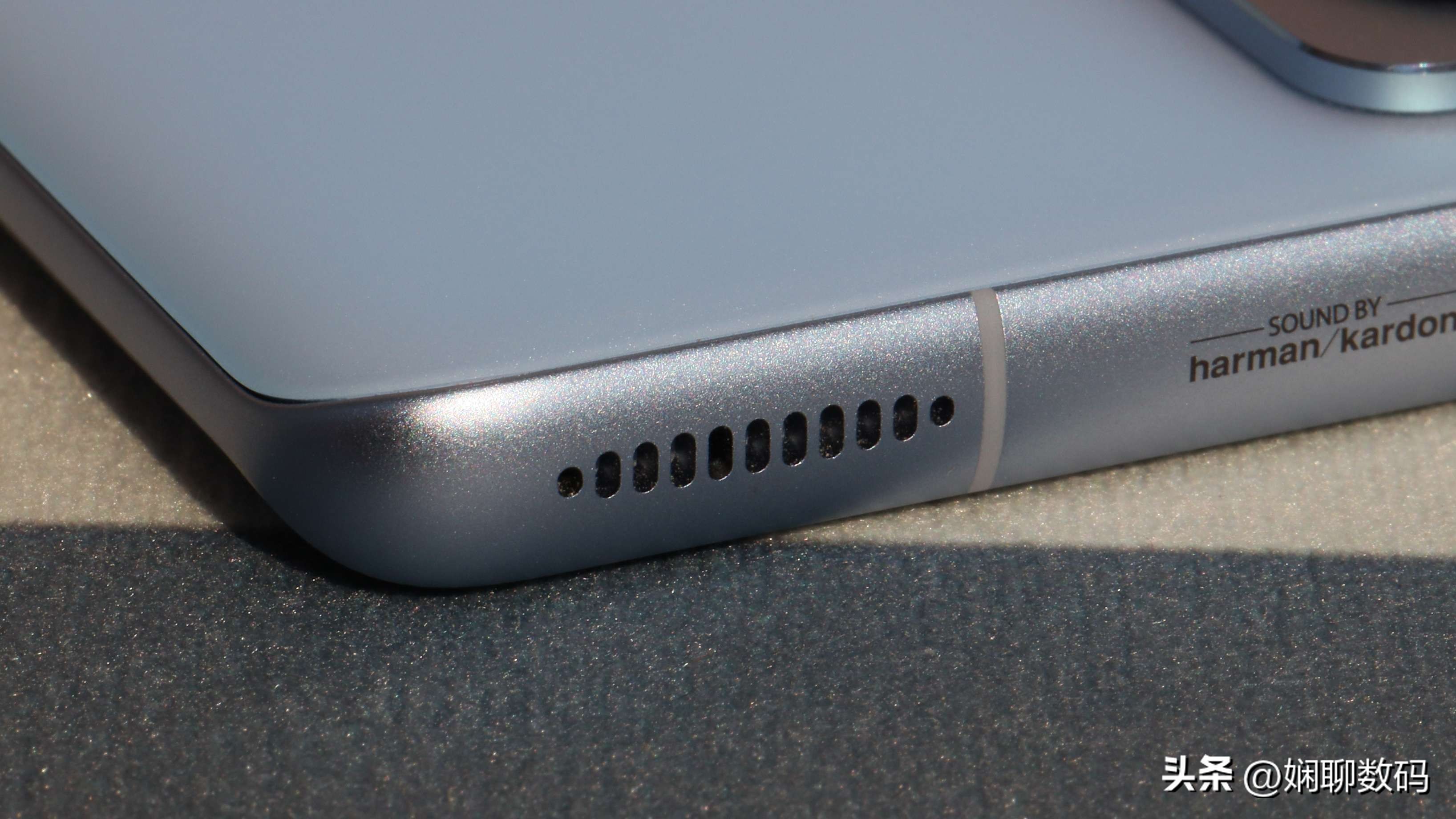 小米旗舰不再高傲，天玑神U+2K曲屏+无线充，12+256G降至3099元