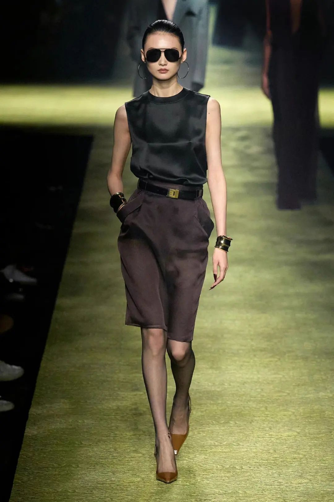 刘雯时隔三年重返时装周首秀,2003后女明星