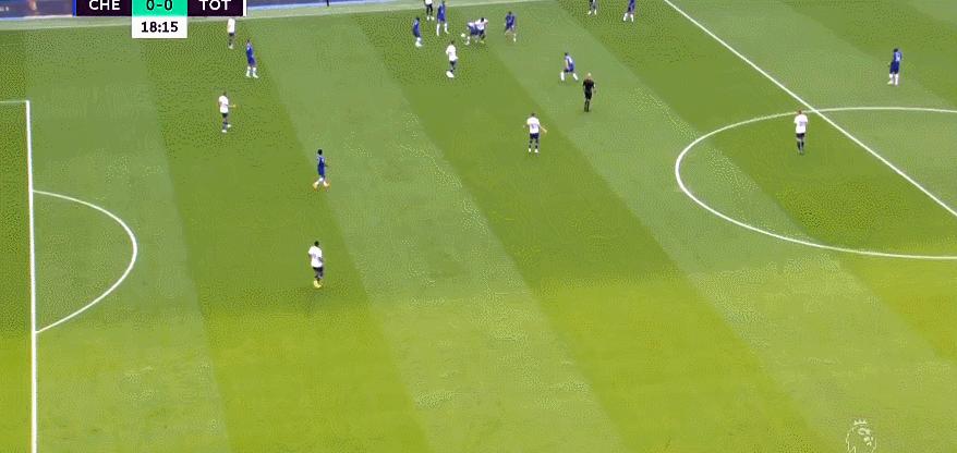 孔蒂临场指挥蓝军,足球锋线无力