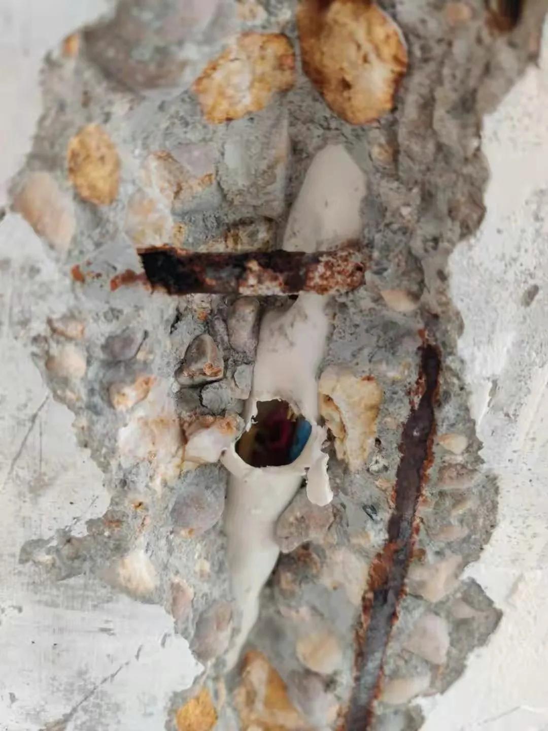 装修把楼上电线被切断了怎么修,楼下装修要求楼上做防水