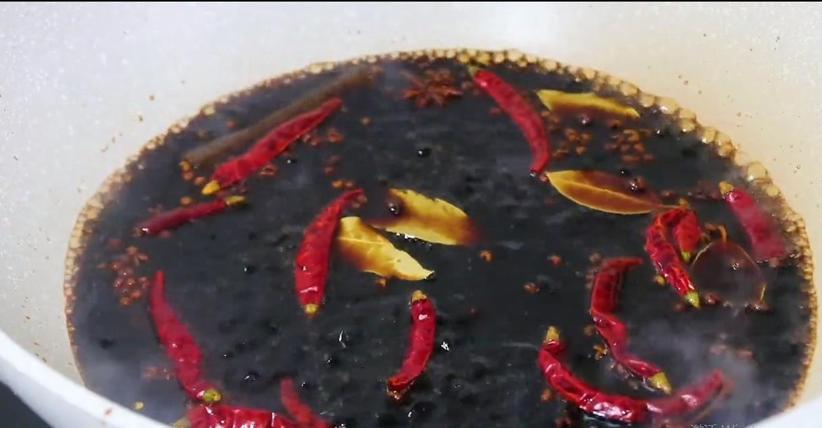 五花肉用酱油泡两天新吃法,五花肉放水里泡一夜能吃吗