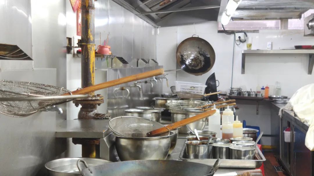 为什么厨房的水龙头要一直开着呢,后厨不关水龙头