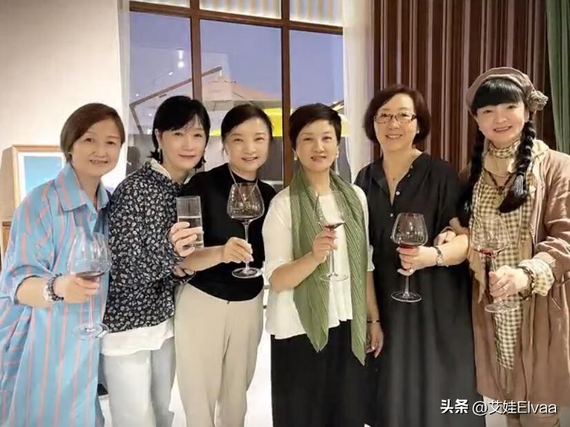 张国立发的邓婕18岁照片,张国立和邓婕全家照