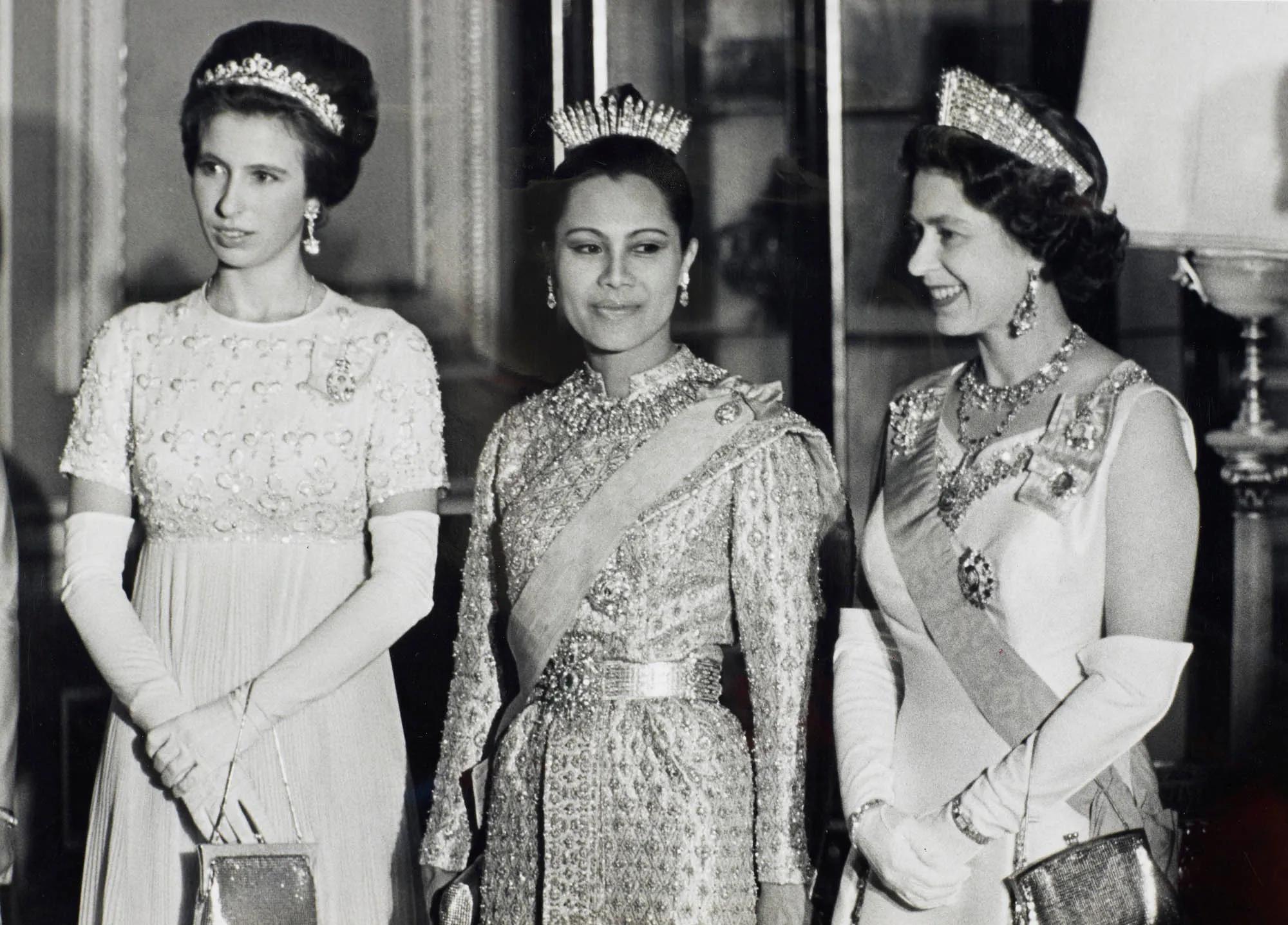 泰国王室最古老的王冠，璀璨传承超百年，苏提达错失最佳佩戴机会