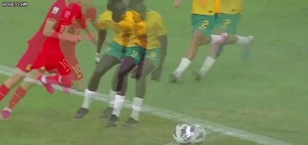 男足第二粒进球,中国男足三次世界级停球