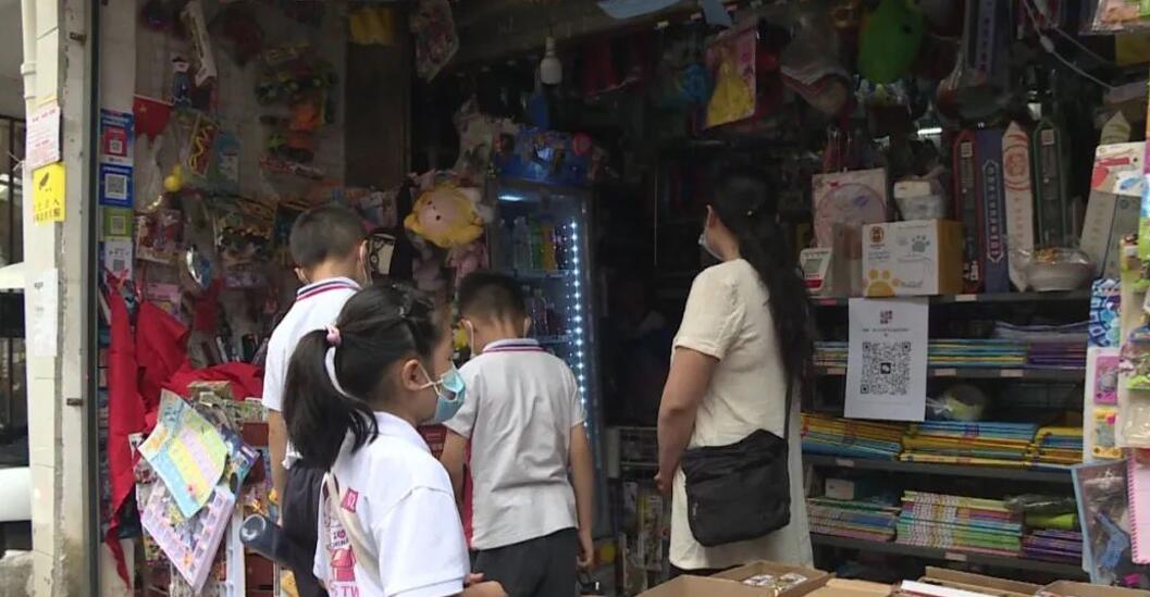 中小学附近小店：智能手机租赁10元一天，借贷业务借1还2