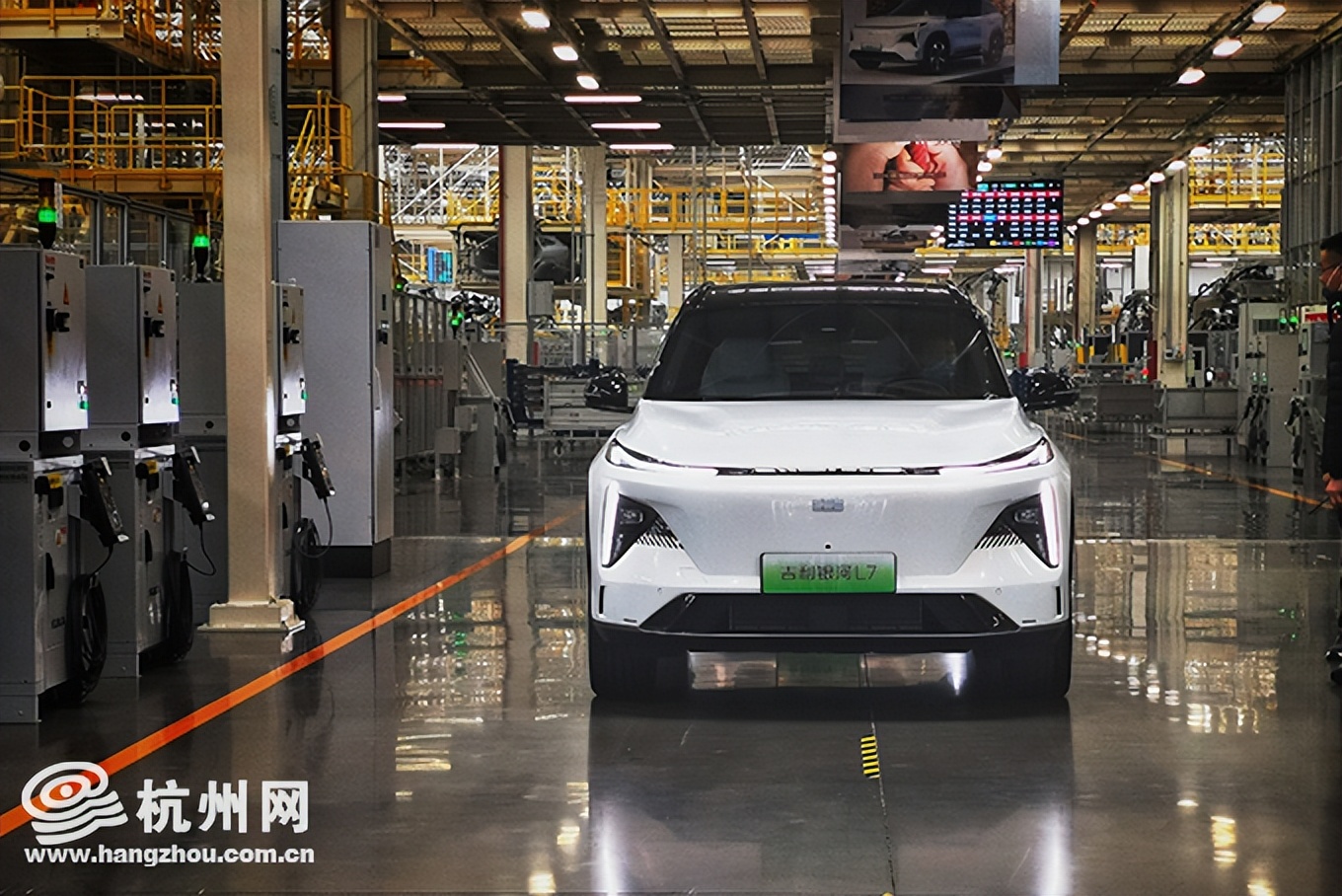 吉利汽车宝鸡智能工厂首台吉利银河L7量产车正式下线