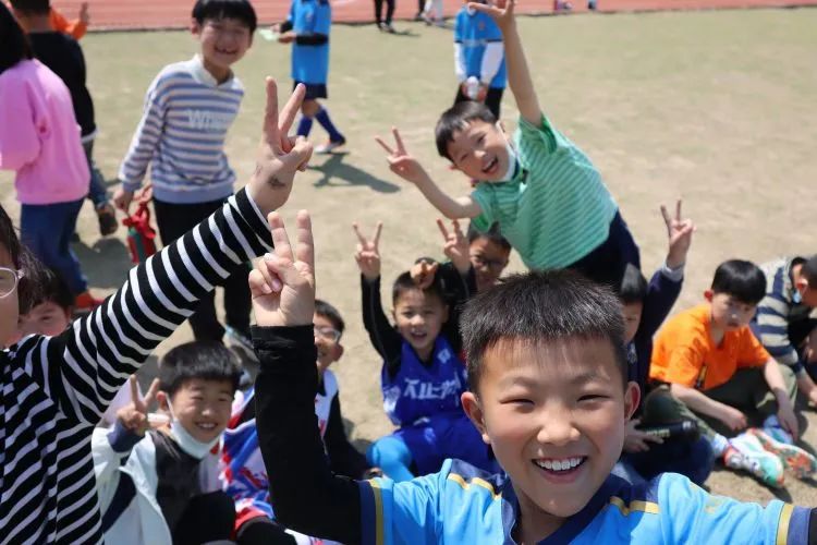 足球点燃激情，绿茵放飞梦想——云龙小学第一届“校长杯”足球赛