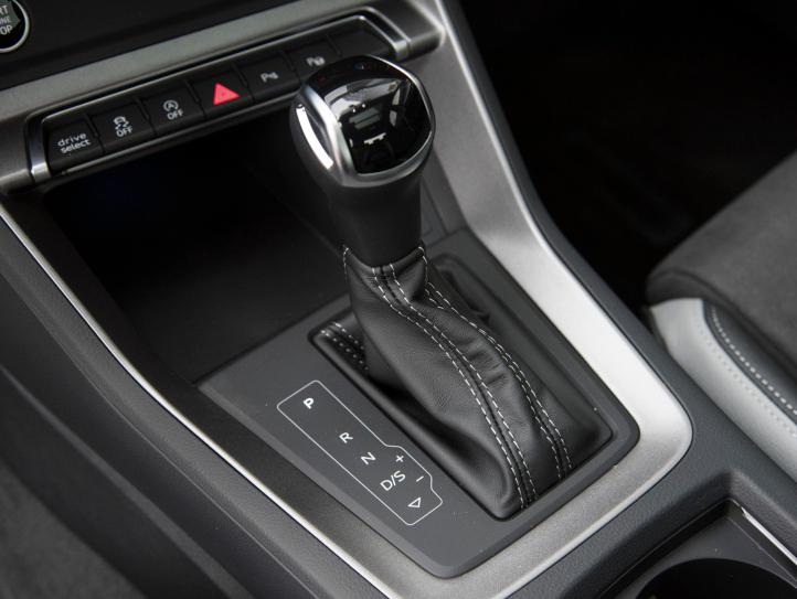 1.4T变1.5T，标配氛围灯！新款奥迪Q3正式亮相，性能比肩朗逸