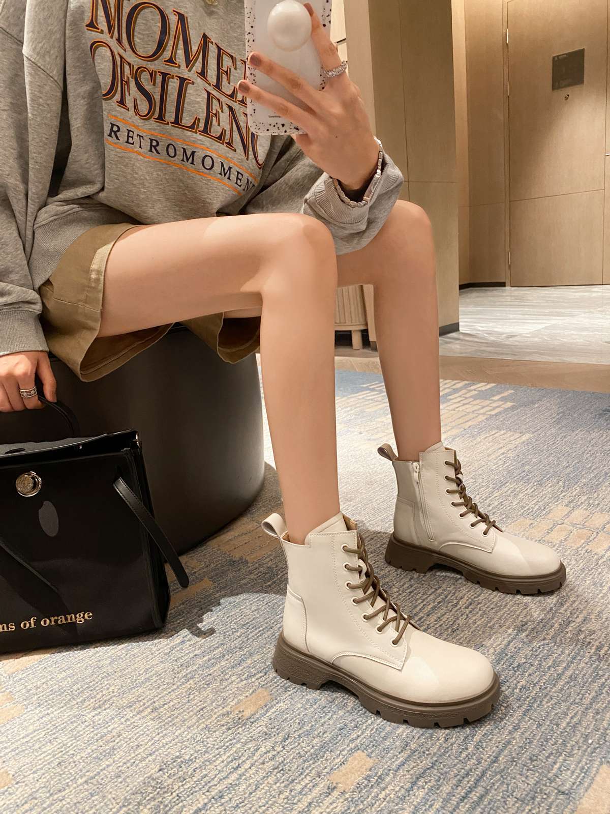 时尚新潮马丁靴,这款时髦又洋气的马丁靴