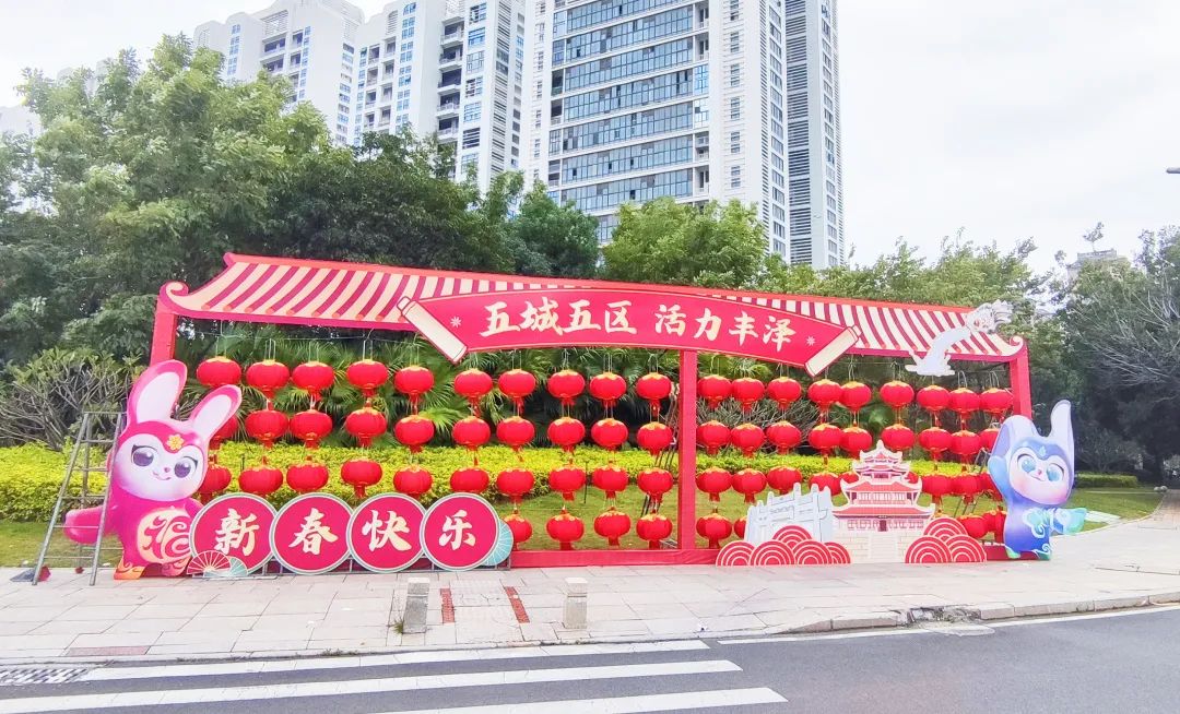 新春走基层年渐近年味浓,新春走基层石头村高挂迎客来