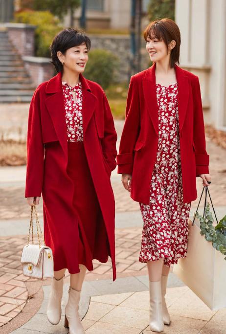 怎么穿红色才不显得尴尬,什么样的红色适合年轻人穿