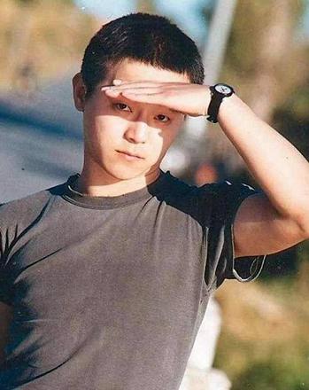 年轻时帅炸天的8位男星，中年后，有人胖快200斤，有人秃成地中海