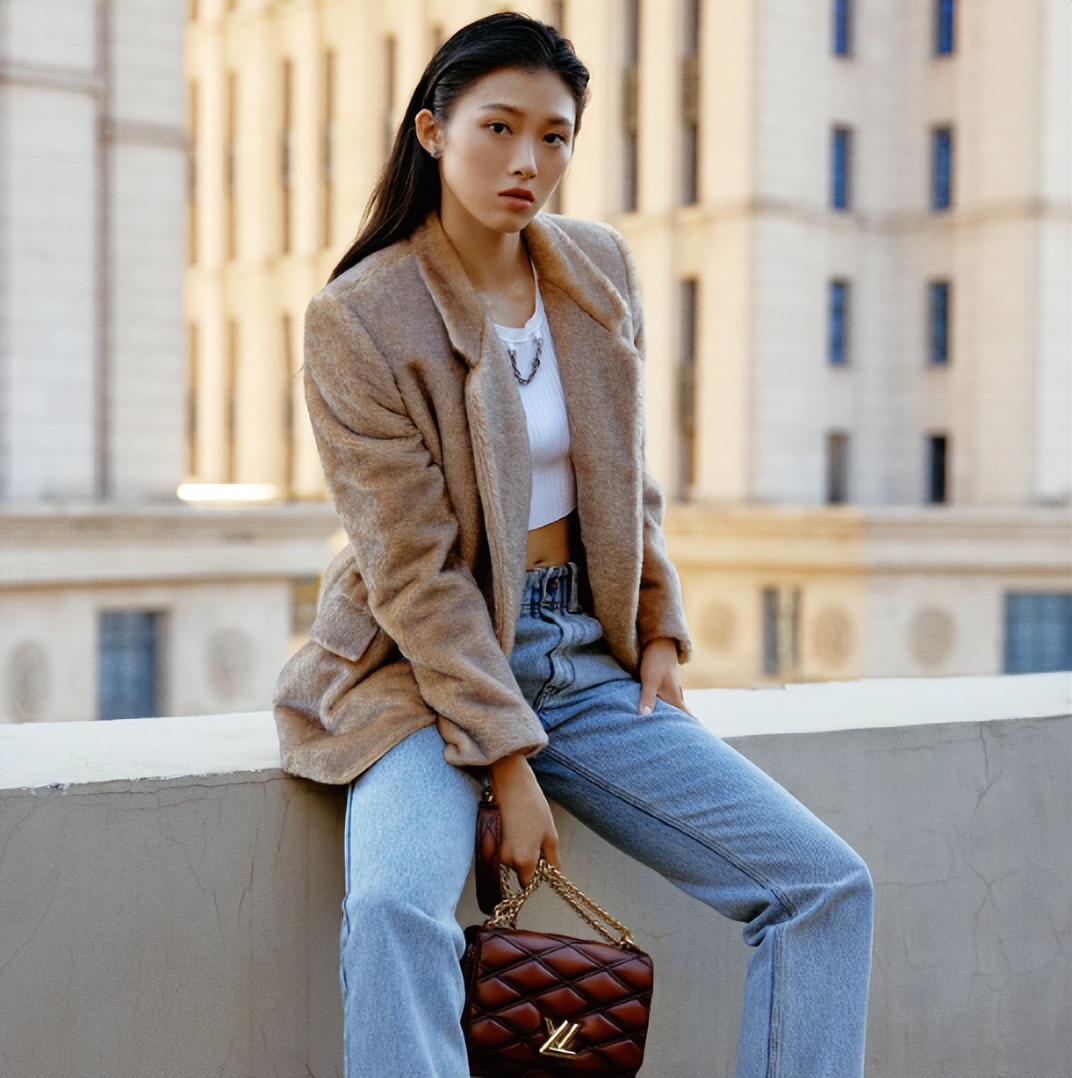 田径女神吴艳妮又美又飒,吴艳妮为什么被评为田径女神