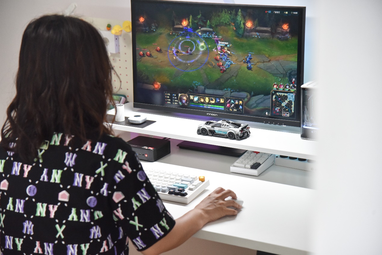 放弃台式，巴掌大零刻SER55500U打造简洁桌面，性能不输传统电脑