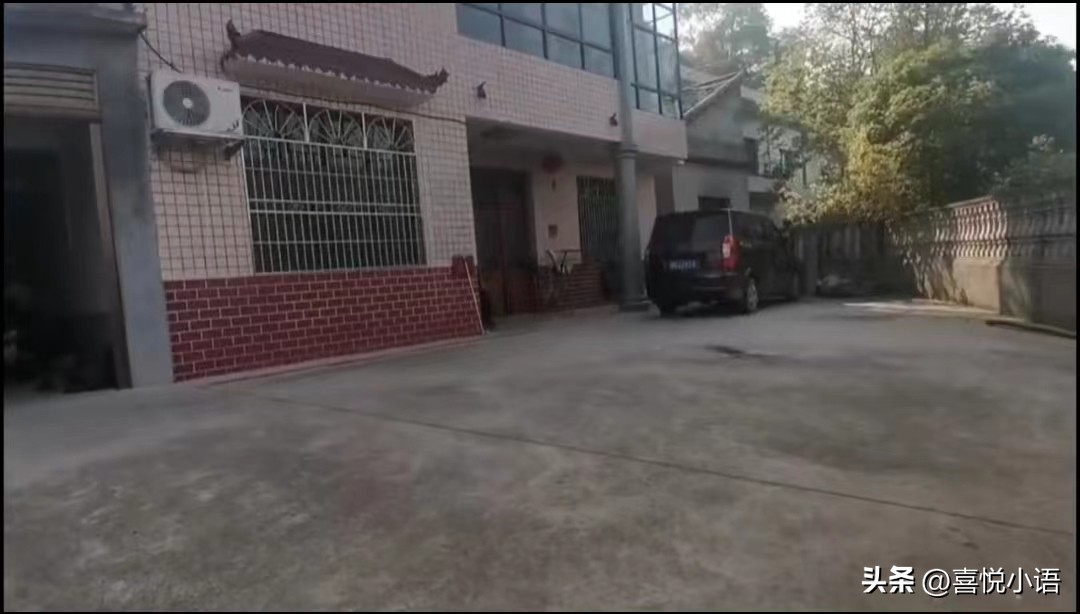 老挝媳妇小依一年收入,老挝媳妇小依最新视频取快递