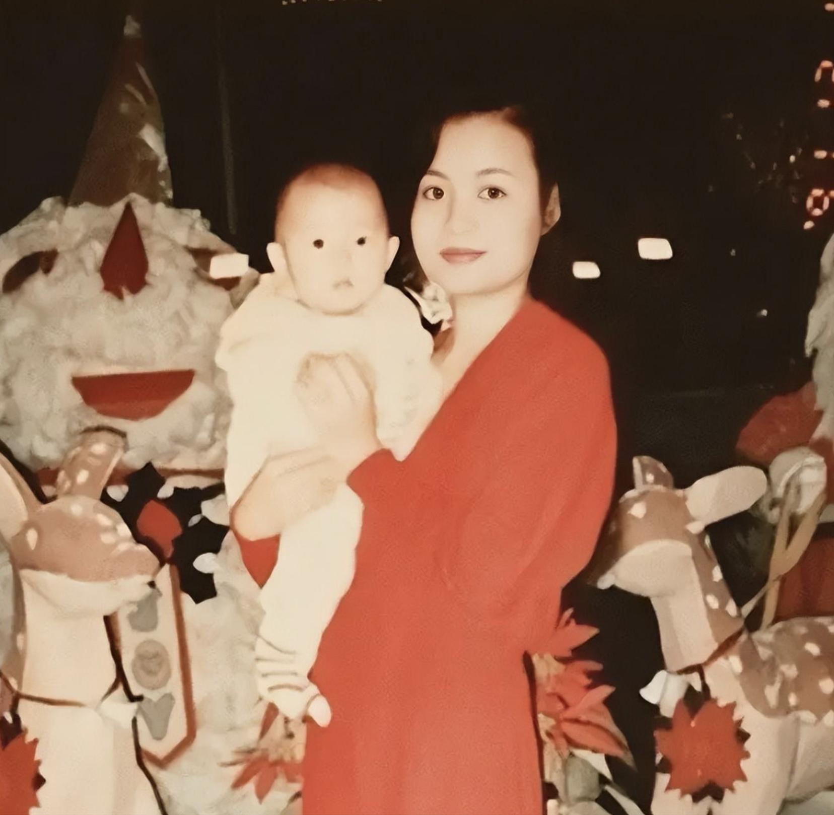 郭美美第一次进监狱判多久,郭美美犯过多少罪