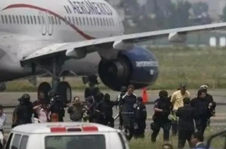 天津航班劫机事件空姐,天津航空劫持飞机事件新闻