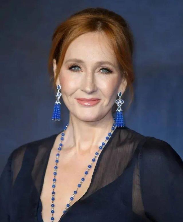 每周103.5美元到年入9500万，J.K罗琳的魔法世界与历史真实