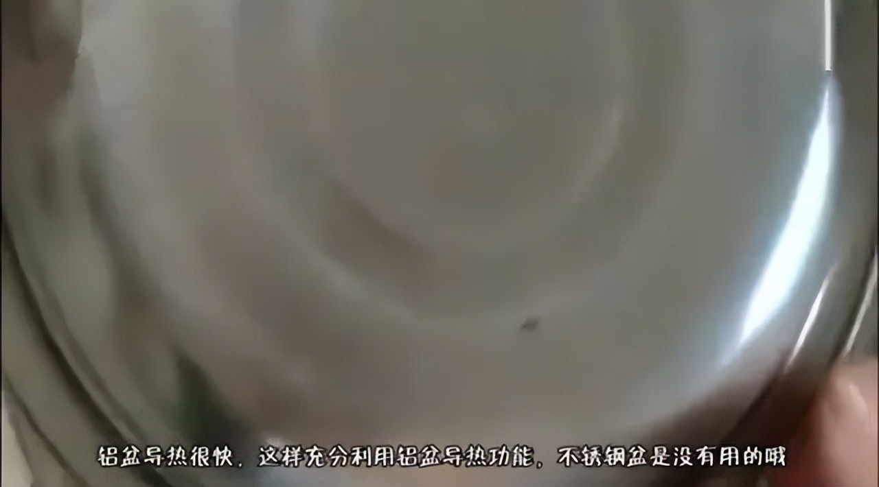 冰箱拿出来的冻肉，千万别用水泡，教你一窍门，味道和鲜肉一样！