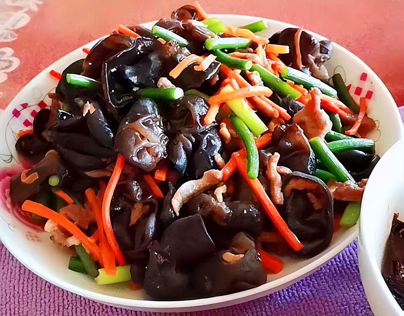 炒木耳为什么会粘锅,炒木耳为啥会爆